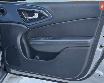 Сірий Крайслер 200, об'ємом двигуна 2.36 л та пробігом 180 тис. км за 9800 $, фото 46 на Automoto.ua