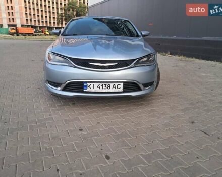 Серый Крайслер 200, объемом двигателя 2.36 л и пробегом 273 тыс. км за 7900 $, фото 1 на Automoto.ua