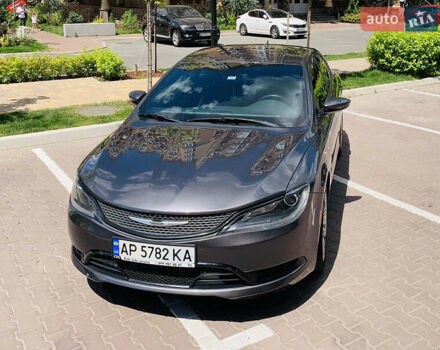 Серый Крайслер 200, объемом двигателя 2.36 л и пробегом 111 тыс. км за 10200 $, фото 3 на Automoto.ua