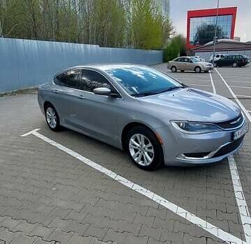 Серый Крайслер 200, объемом двигателя 2.36 л и пробегом 157 тыс. км за 9900 $, фото 1 на Automoto.ua