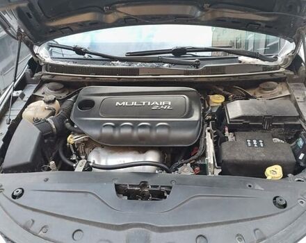 Сірий Крайслер 200, об'ємом двигуна 2.4 л та пробігом 173 тис. км за 9800 $, фото 13 на Automoto.ua