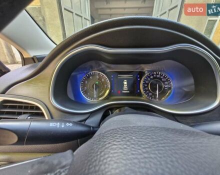 Серый Крайслер 200, объемом двигателя 2.36 л и пробегом 170 тыс. км за 10100 $, фото 6 на Automoto.ua