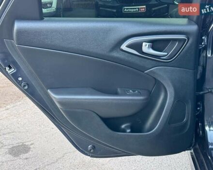 Сірий Крайслер 200, об'ємом двигуна 2.4 л та пробігом 145 тис. км за 10640 $, фото 18 на Automoto.ua