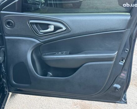 Серый Крайслер 200, объемом двигателя 2.4 л и пробегом 145 тыс. км за 10640 $, фото 23 на Automoto.ua