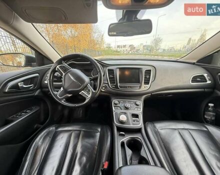 Сірий Крайслер 200, об'ємом двигуна 2.36 л та пробігом 175 тис. км за 8133 $, фото 10 на Automoto.ua