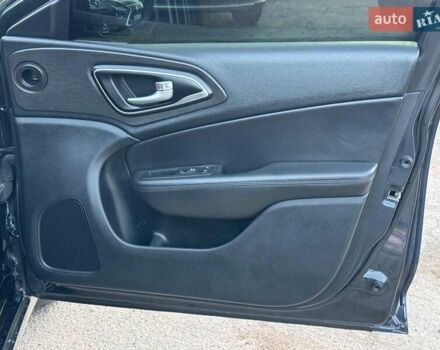 Сірий Крайслер 200, об'ємом двигуна 2.4 л та пробігом 145 тис. км за 10640 $, фото 23 на Automoto.ua