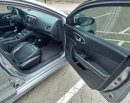 Серый Крайслер 200, объемом двигателя 2.36 л и пробегом 157 тыс. км за 9900 $, фото 8 на Automoto.ua