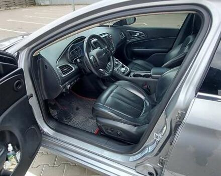 Серый Крайслер 200, объемом двигателя 2.36 л и пробегом 157 тыс. км за 9900 $, фото 13 на Automoto.ua