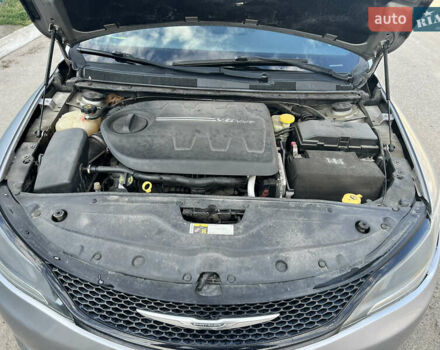 Серый Крайслер 200, объемом двигателя 3.61 л и пробегом 156 тыс. км за 10800 $, фото 2 на Automoto.ua