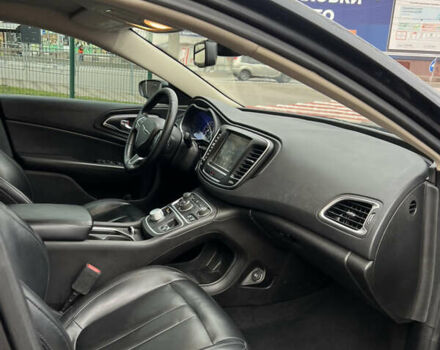 Серый Крайслер 200, объемом двигателя 2.36 л и пробегом 200 тыс. км за 10900 $, фото 24 на Automoto.ua