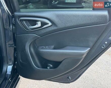 Сірий Крайслер 200, об'ємом двигуна 2.4 л та пробігом 145 тис. км за 10640 $, фото 21 на Automoto.ua