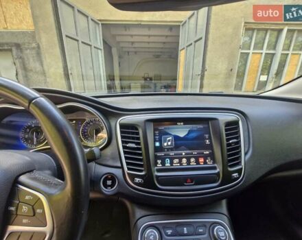 Серый Крайслер 200, объемом двигателя 2.36 л и пробегом 170 тыс. км за 10100 $, фото 5 на Automoto.ua