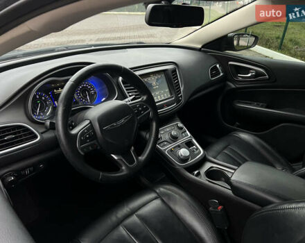 Серый Крайслер 200, объемом двигателя 2.36 л и пробегом 200 тыс. км за 10900 $, фото 21 на Automoto.ua