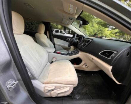 Серый Крайслер 200, объемом двигателя 2.4 л и пробегом 77 тыс. км за 9350 $, фото 9 на Automoto.ua