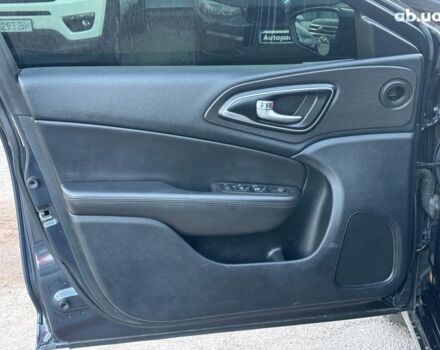 Серый Крайслер 200, объемом двигателя 2.4 л и пробегом 145 тыс. км за 10640 $, фото 13 на Automoto.ua