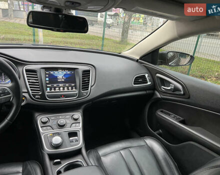 Серый Крайслер 200, объемом двигателя 2.36 л и пробегом 200 тыс. км за 10900 $, фото 31 на Automoto.ua