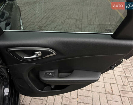 Серый Крайслер 200, объемом двигателя 2.36 л и пробегом 200 тыс. км за 10900 $, фото 33 на Automoto.ua