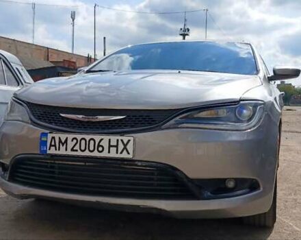 Сірий Крайслер 200, об'ємом двигуна 2.36 л та пробігом 65 тис. км за 11000 $, фото 4 на Automoto.ua