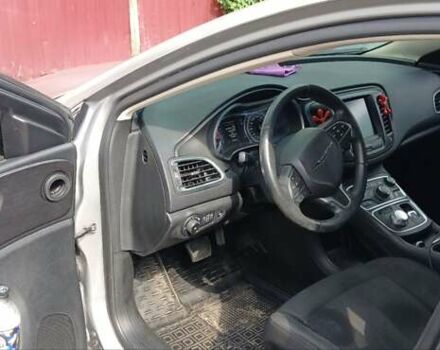 Сірий Крайслер 200, об'ємом двигуна 2.36 л та пробігом 65 тис. км за 11000 $, фото 6 на Automoto.ua