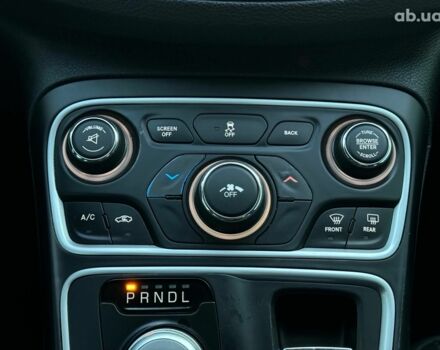 Серый Крайслер 200, объемом двигателя 2.4 л и пробегом 145 тыс. км за 10640 $, фото 30 на Automoto.ua