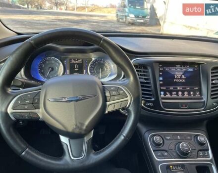 Серый Крайслер 200, объемом двигателя 2.4 л и пробегом 150 тыс. км за 12200 $, фото 5 на Automoto.ua