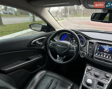 Серый Крайслер 200, объемом двигателя 2.36 л и пробегом 200 тыс. км за 10900 $, фото 29 на Automoto.ua