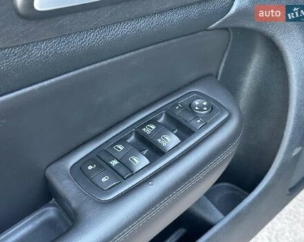 Сірий Крайслер 200, об'ємом двигуна 2.4 л та пробігом 145 тис. км за 10640 $, фото 13 на Automoto.ua