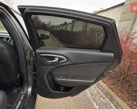 Серый Крайслер 200, объемом двигателя 2.36 л и пробегом 78 тыс. км за 10200 $, фото 7 на Automoto.ua