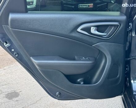 Серый Крайслер 200, объемом двигателя 2.4 л и пробегом 145 тыс. км за 10640 $, фото 18 на Automoto.ua