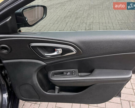 Серый Крайслер 200, объемом двигателя 2.36 л и пробегом 200 тыс. км за 10900 $, фото 23 на Automoto.ua