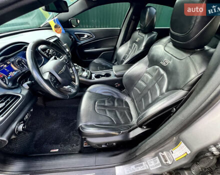 Серый Крайслер 200, объемом двигателя 3.61 л и пробегом 156 тыс. км за 10800 $, фото 4 на Automoto.ua