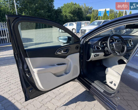 Серый Крайслер 200, объемом двигателя 2.36 л и пробегом 85 тыс. км за 12800 $, фото 14 на Automoto.ua