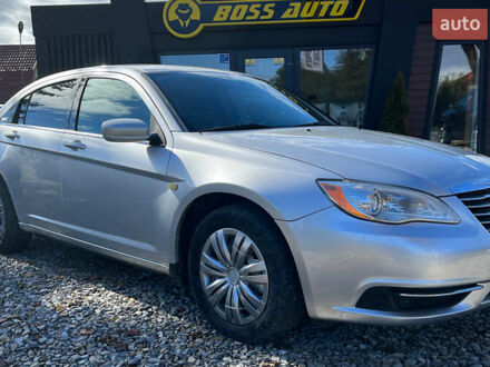 Сірий Крайслер 200, об'ємом двигуна 2.36 л та пробігом 145 тис. км за 6999 $, фото 1 на Automoto.ua