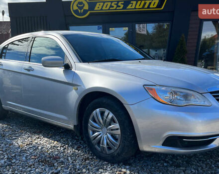 Сірий Крайслер 200, об'ємом двигуна 2.36 л та пробігом 145 тис. км за 6999 $, фото 1 на Automoto.ua