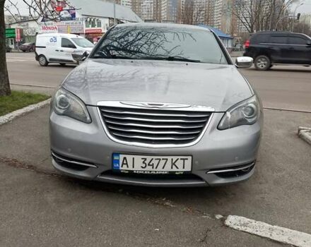 Серый Крайслер 200, объемом двигателя 3.61 л и пробегом 276 тыс. км за 6800 $, фото 1 на Automoto.ua