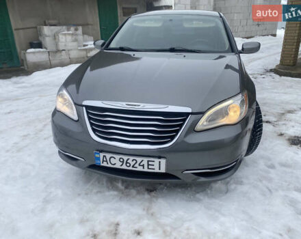 Серый Крайслер 200, объемом двигателя 2.4 л и пробегом 293 тыс. км за 5299 $, фото 1 на Automoto.ua