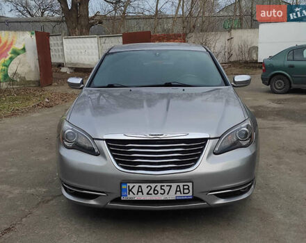Сірий Крайслер 200, об'ємом двигуна 3.61 л та пробігом 170 тис. км за 10000 $, фото 1 на Automoto.ua