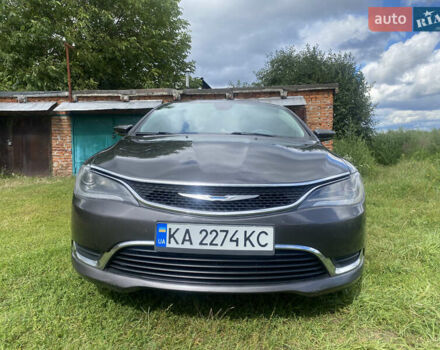 Сірий Крайслер 200, об'ємом двигуна 2.36 л та пробігом 243 тис. км за 10500 $, фото 1 на Automoto.ua