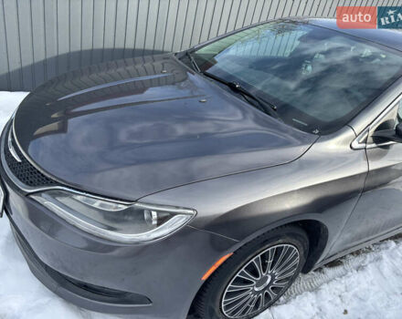 Серый Крайслер 200, объемом двигателя 2.36 л и пробегом 193 тыс. км за 9000 $, фото 1 на Automoto.ua