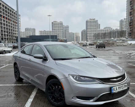 Серый Крайслер 200, объемом двигателя 2.36 л и пробегом 188 тыс. км за 9500 $, фото 1 на Automoto.ua