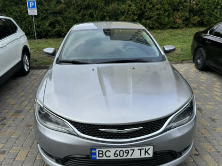 Серый Крайслер 200, объемом двигателя 2.36 л и пробегом 263 тыс. км за 10000 $, фото 1 на Automoto.ua