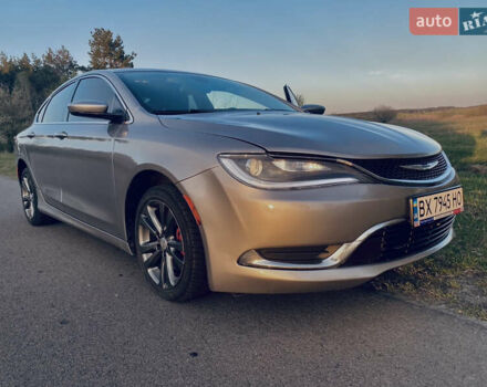 Серый Крайслер 200, объемом двигателя 2.36 л и пробегом 180 тыс. км за 10000 $, фото 1 на Automoto.ua