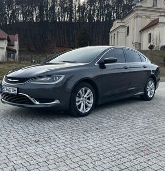Серый Крайслер 200, объемом двигателя 2.36 л и пробегом 240 тыс. км за 9800 $, фото 1 на Automoto.ua