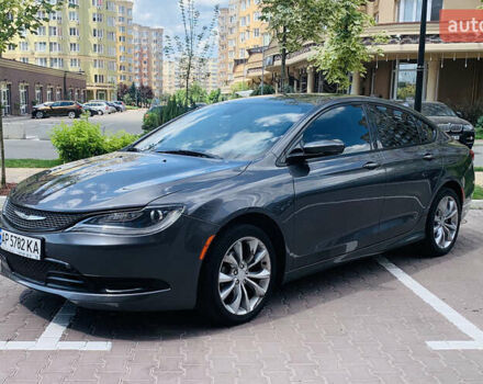 Серый Крайслер 200, объемом двигателя 2.36 л и пробегом 111 тыс. км за 10200 $, фото 1 на Automoto.ua