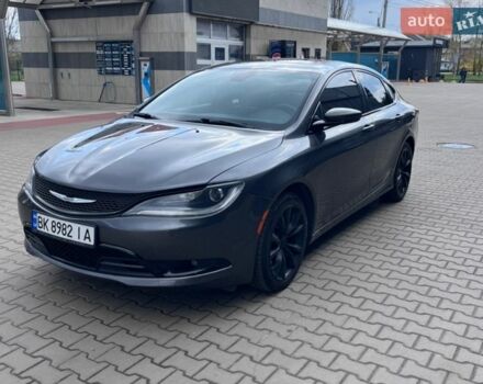 Серый Крайслер 200, объемом двигателя 2.36 л и пробегом 261 тыс. км за 9600 $, фото 1 на Automoto.ua