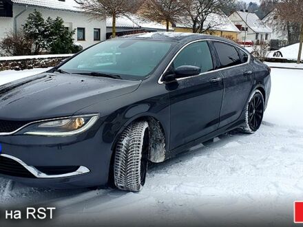 Серый Крайслер 200, объемом двигателя 24 л и пробегом 220 тыс. км за 8500 $, фото 1 на Automoto.ua