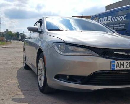 Сірий Крайслер 200, об'ємом двигуна 2.36 л та пробігом 65 тис. км за 11000 $, фото 1 на Automoto.ua