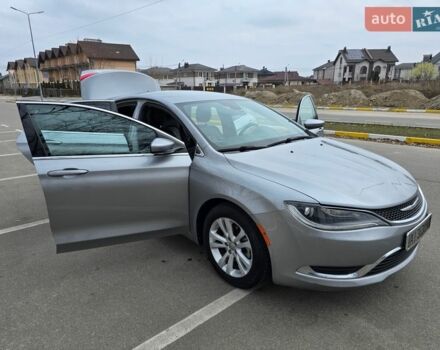 Серый Крайслер 200, объемом двигателя 2.36 л и пробегом 100 тыс. км за 11300 $, фото 1 на Automoto.ua