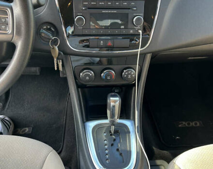 Синий Крайслер 200, объемом двигателя 2.4 л и пробегом 133 тыс. км за 8800 $, фото 6 на Automoto.ua