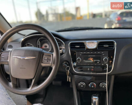 Синий Крайслер 200, объемом двигателя 2.4 л и пробегом 133 тыс. км за 8800 $, фото 5 на Automoto.ua